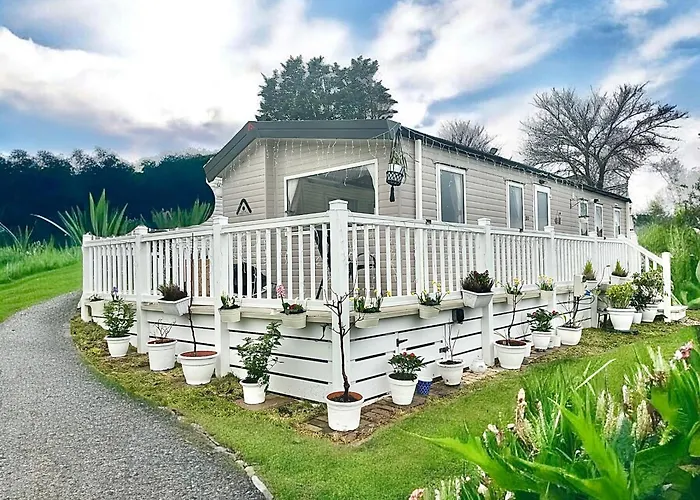 Newquay Seaside Lodge Retreat With Hot Tub