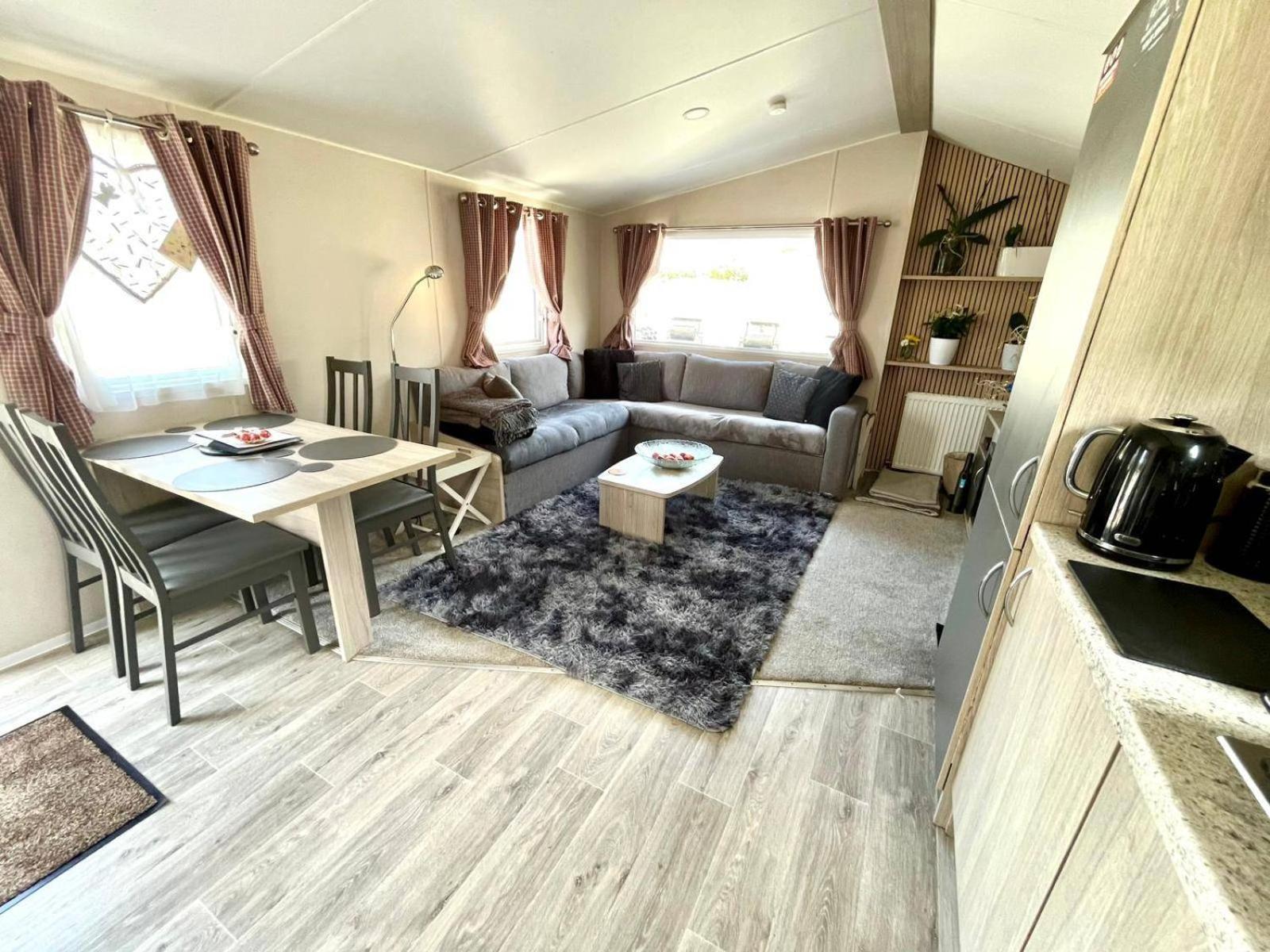 Newquay Seaside Retreat With Hot Tub *